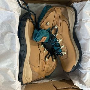 Brand New still in the box Columbia hiking boots (womens)!